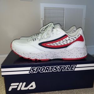 mens (11) Fila sportsytle white shoes BRAND NEW